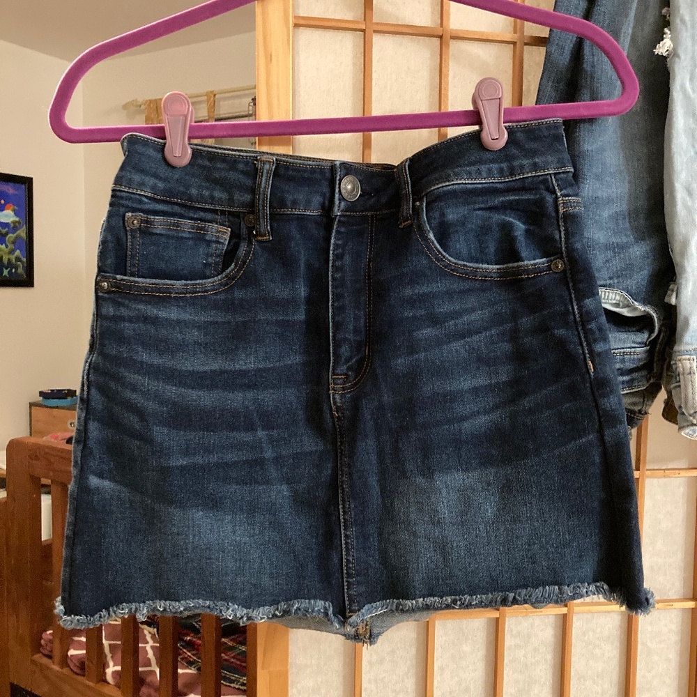 American Eagle Size 8 Dark Blue Raw Hem High Rise Jean Mini Skirt EUC